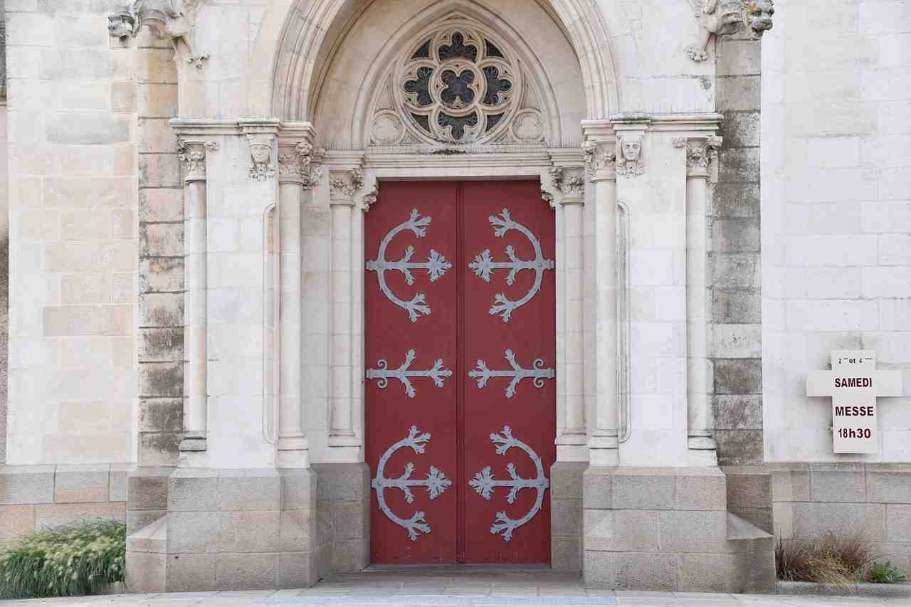 église saint martin, édifice religieux, confession catholique